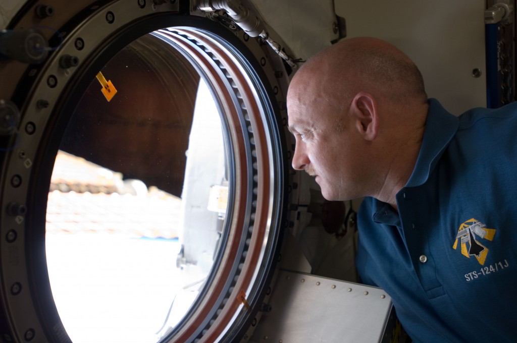 Astronaut Mark Kelly, STS-124 commander, looking through the Earth observation window in the Japanese Experiment Module of the ISS during his 2008 mission. (NASA)