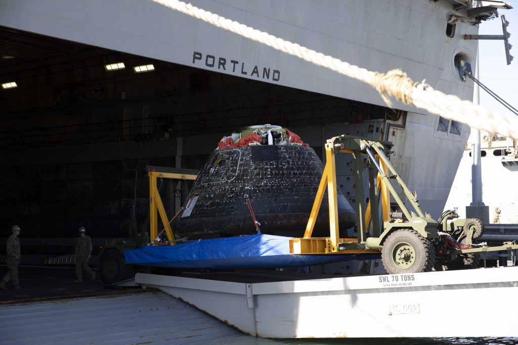 KSC-20221214-PH-KLS01_ORION-Recovery-ORION-offload-from-ship-Portland-WON-33124910022_1-1024x683.jpg