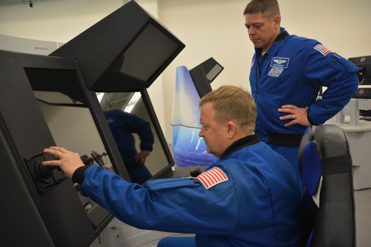 Astronauts Take First Look at Starliner Trainers