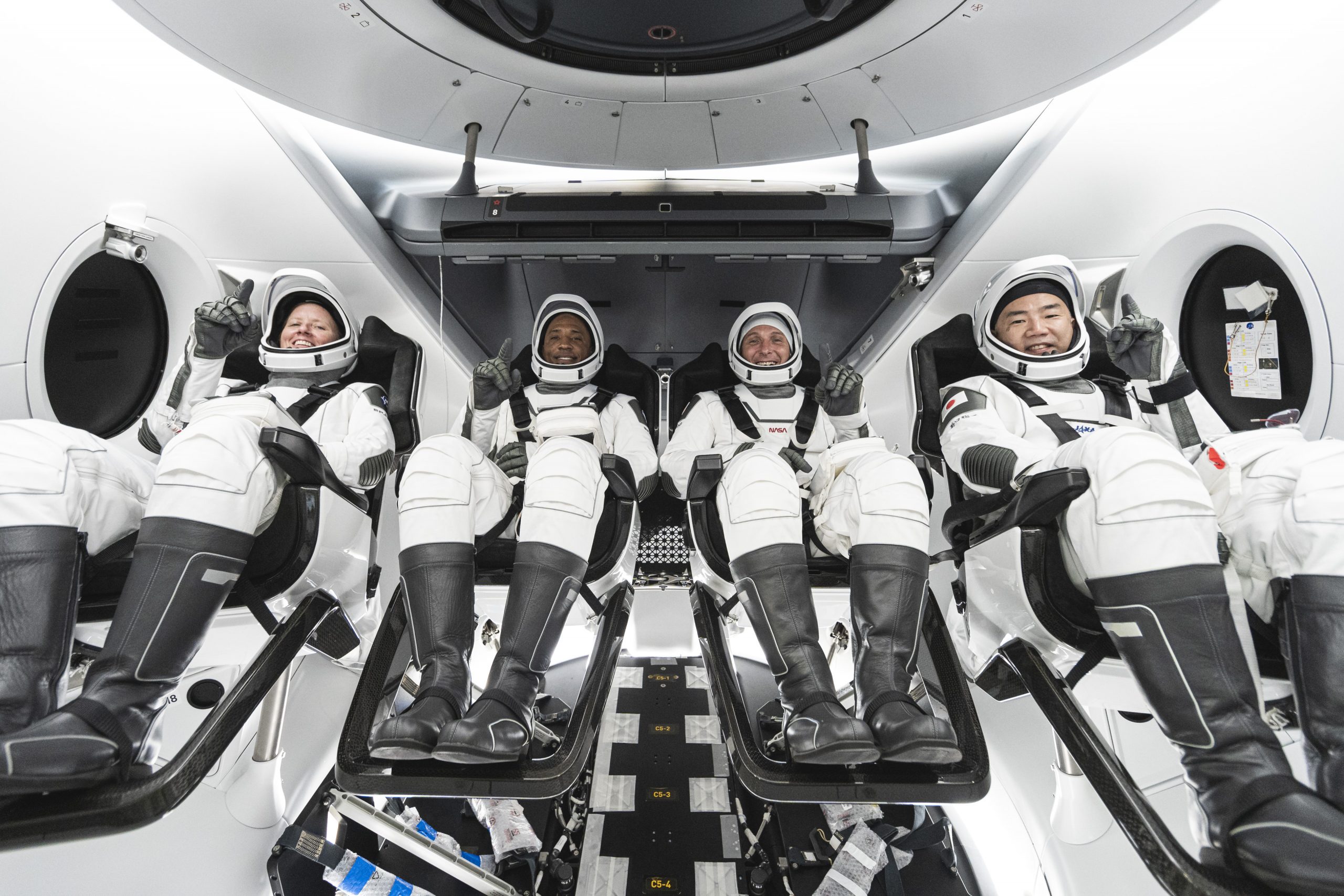 Экипаж SPACEX Dragon Crew