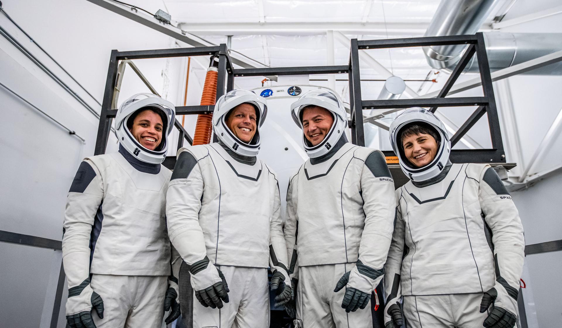 NASA’s SpaceX Crew-4 astronauts participate in a training session at SpaceX headquarters in Hawthorne, California. From left to right: NASA astronaut and SpaceX Crew-4 mission specialist Jessica Watkins; NASA astronaut and SpaceX Crew-4 pilot Robert “Bob” Hines; NASA astronaut and SpaceX Crew-4 commander Kjell Lindgren; and ESA (European Space Agency) astronaut and Crew-4 mission specialist Samantha Cristoforetti of Italy.