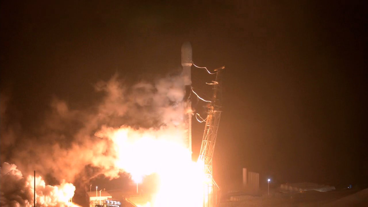 A SpaceX Falcon 9 rocket lifts off from Space Launch Complex 4 at Vandenberg Space Force Base in California on Nov. 23, 2021, carrying NASA's Double Asteroid Redirection Mission spacecraft. Liftoff was at 10:21 p.m. PST. Photo credit: NASA