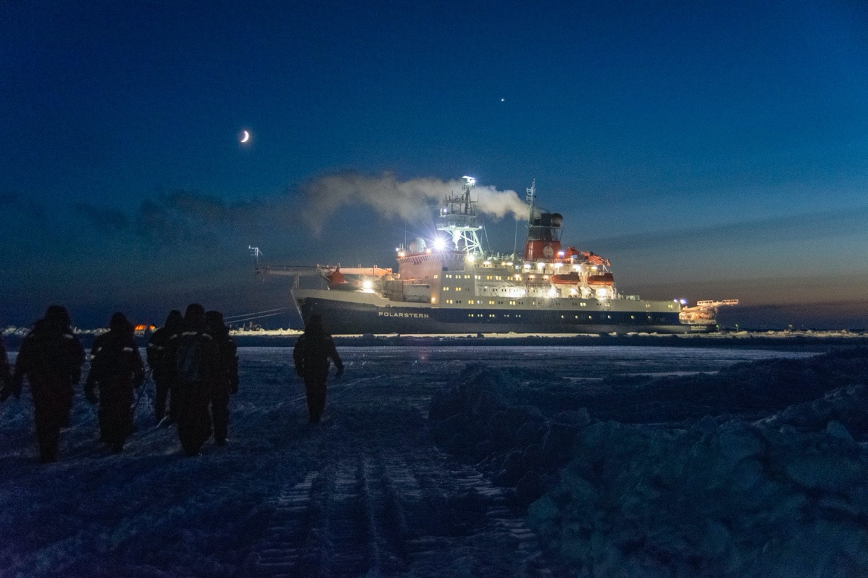 The Arctic midnight sun! - Arctic Portal