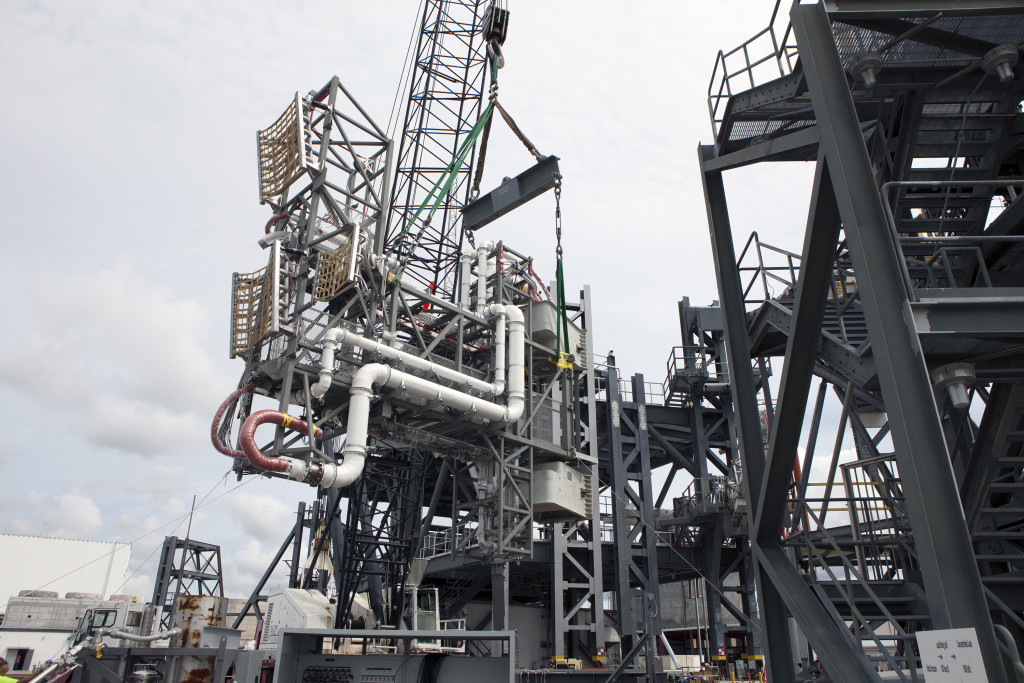 A heavy-lift crane is used to lift the Interim Cryogenic Propulsion Stage Umbilical (ICPSU) 