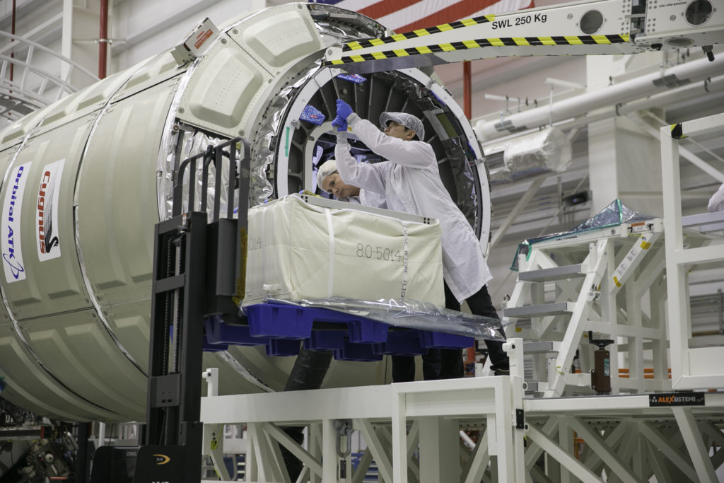 CRS-9 Late-Cargo Loading