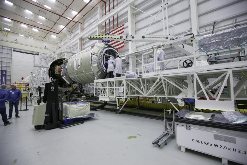 CRS-9 Late-Cargo Loading