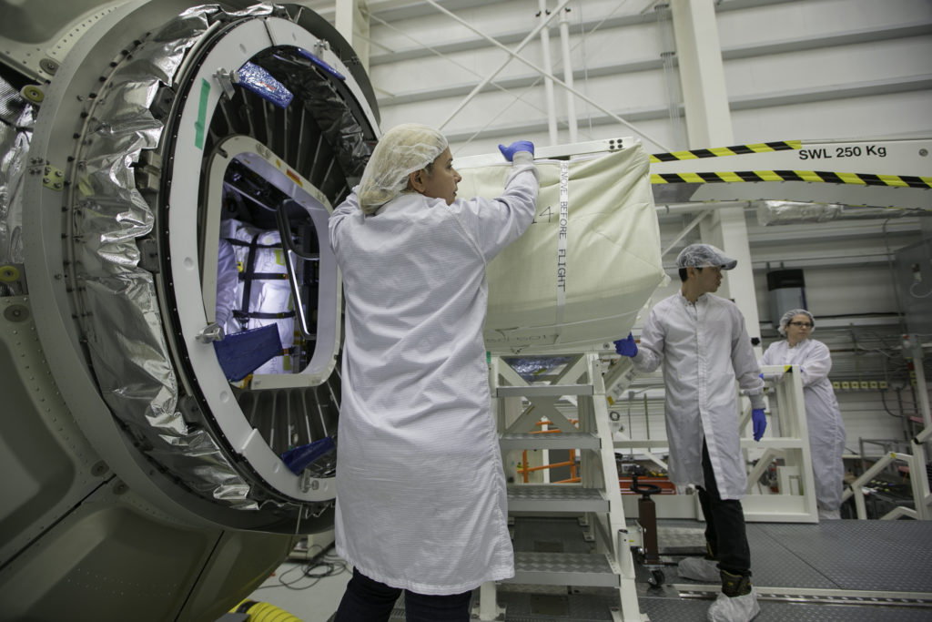 CRS-9 Late-Cargo Loading