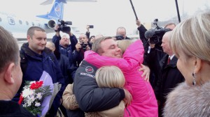 Photo: Max Suraev welcomed home. Photo # jsc2014e092491