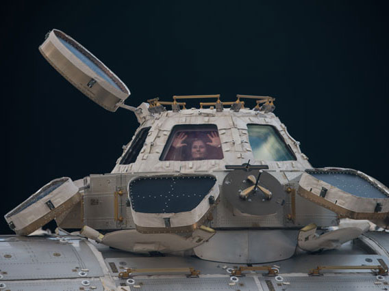 OLGA VALENTIN PRADO: Astronaut Samantha Cristoforetti peers out one of ...