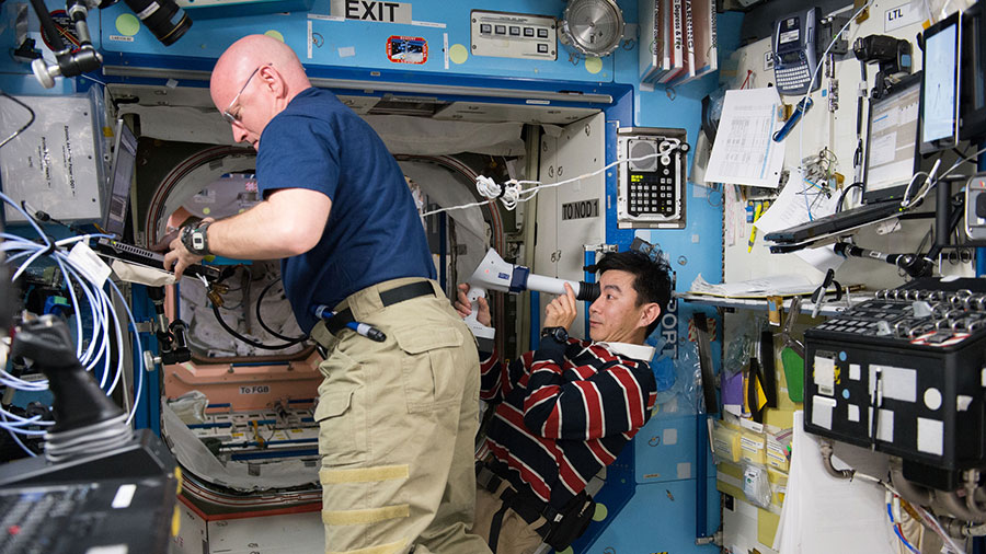 Astronauts Scott Kelly and Kimiya Yui