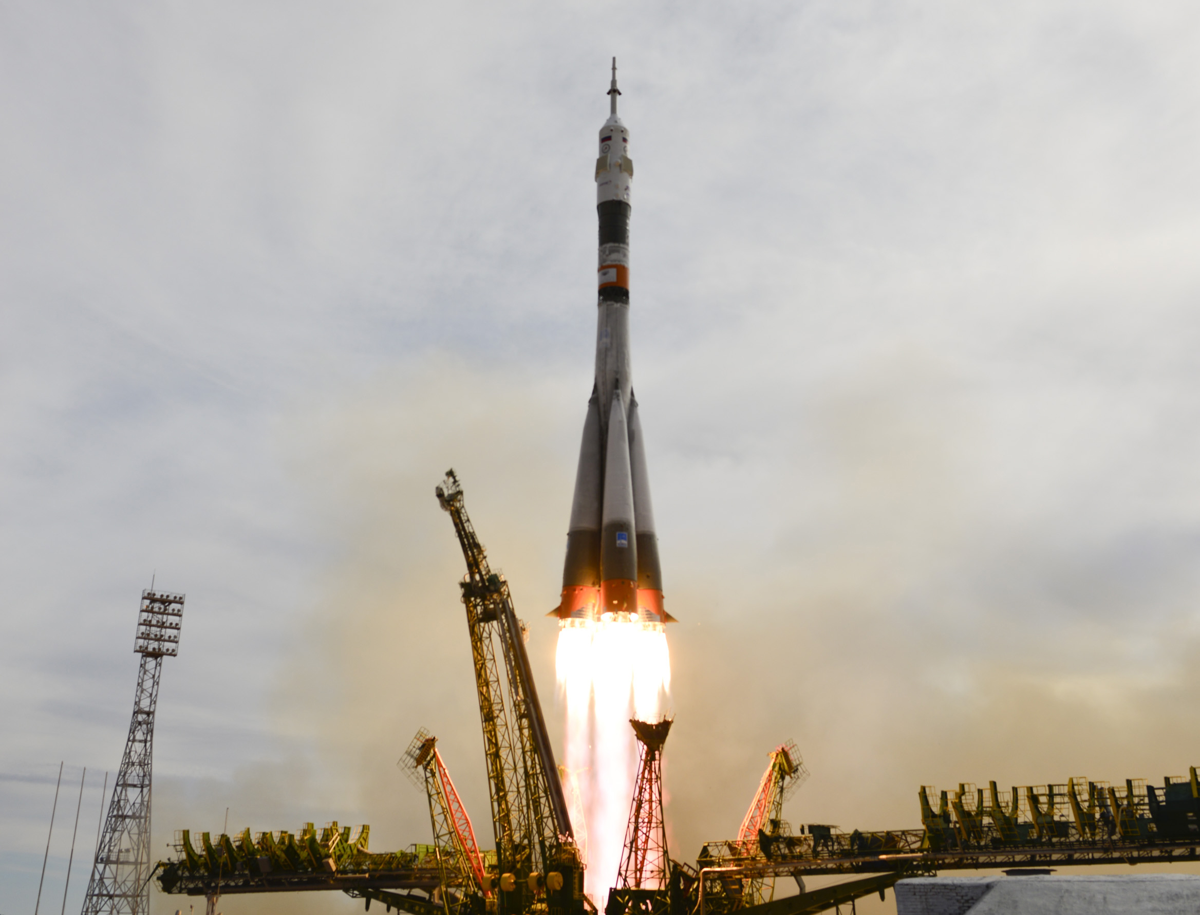 Ракета гагарина. Ракета носитель Союз ТМА. Ракета Союз ТМА 18. Взлетающая ракета Ангара. Взлет ракеты с Байконура.