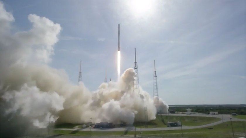 Falcon 9 Rocket Launches With Dragon Spacecraft