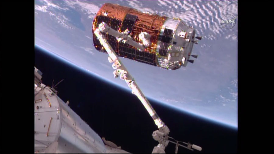 HTV-6 in the Grip of the Canadarm2