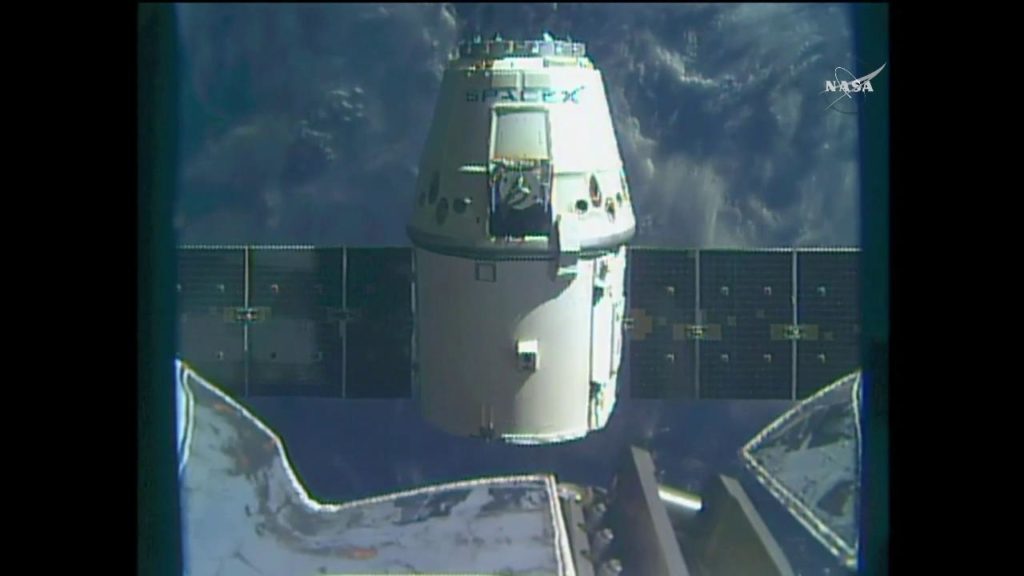 snaps-dragon-still-2-about-spacex-unbert