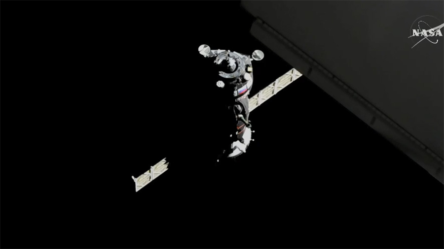 Soyuz MS-08 Spacecraft Approaches Station