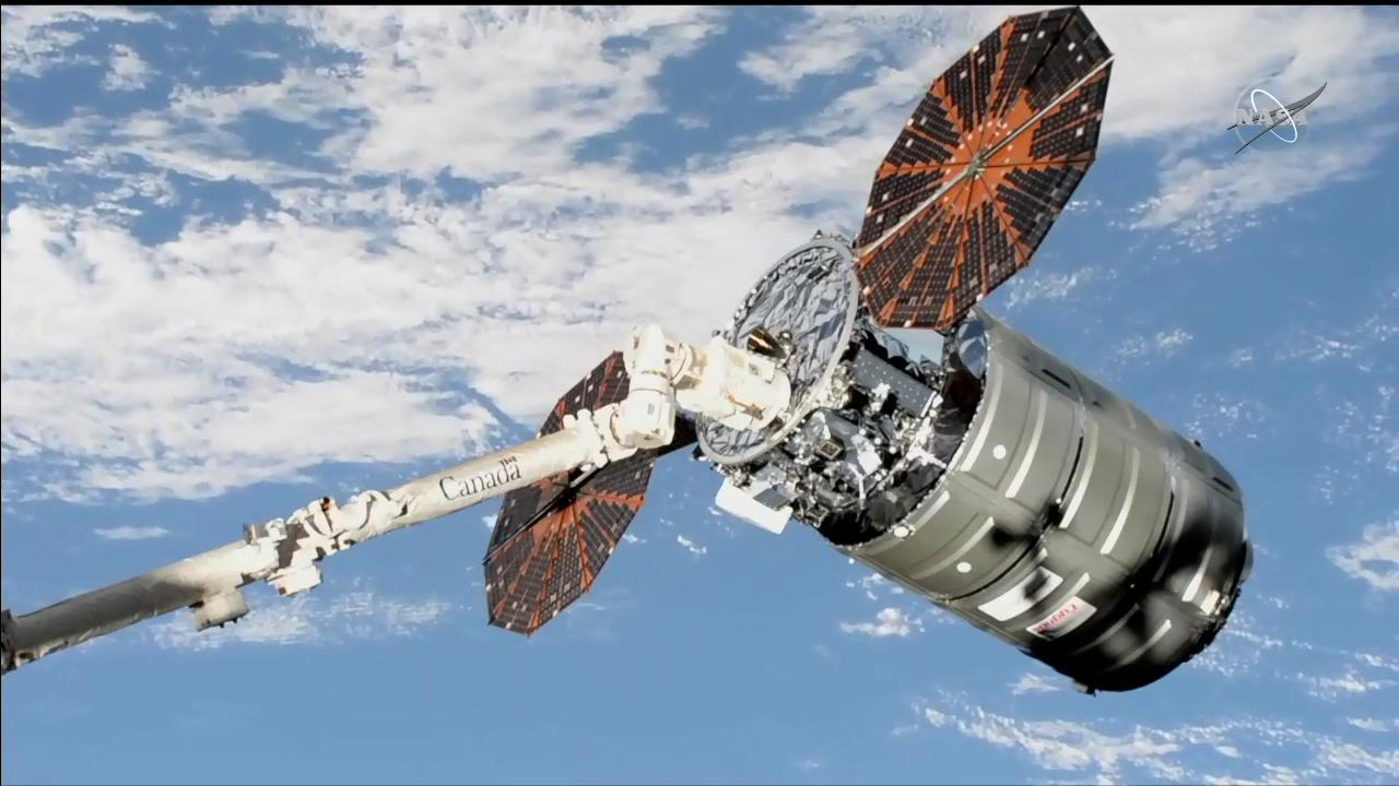 SPAŢIU/IMAGINEA SĂPTĂMÂNII Capsula Cygnus aduce un transport de ...