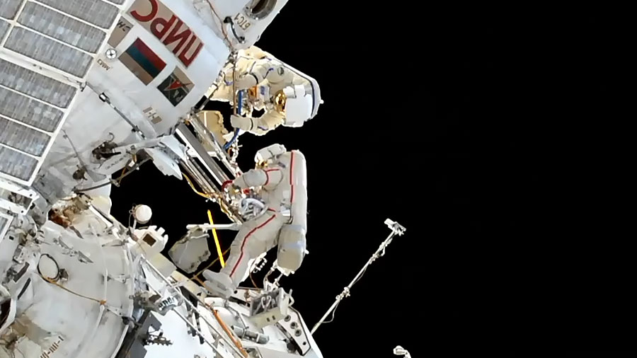 Spacewalkers Oleg Kononenko and Alexey Ovchinin