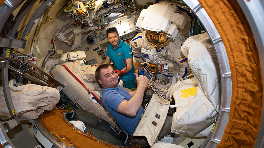 Cosmonauts Alexey Ovchinin (foreground) and Oleg Kononenko