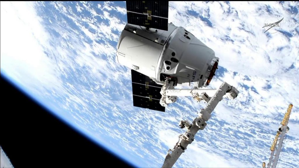 Astronaut Commands Robotic Arm to Capture Dragon Cargo Craft – Space ...