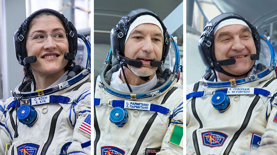 Expedition 61 crewmembers in their Sokol launch and entry suits