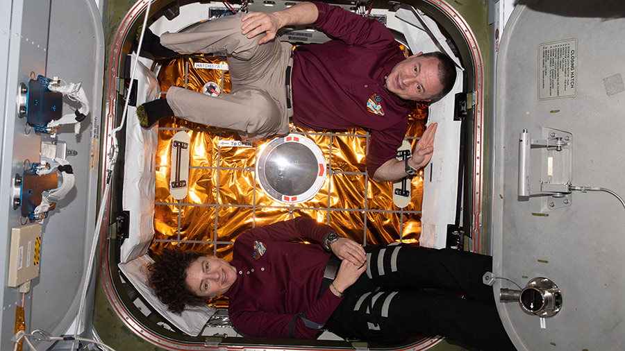 Expedition 62 Flight Engineers Jessica Meir and Andrew Morgan