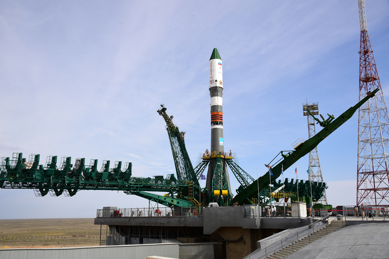 The Progress 75 cargo craft stands at its launch pad