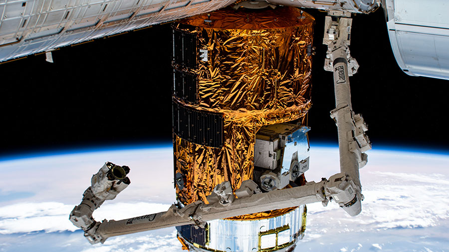 The Canadarm2 robotic arm is poised to grapple and remove Japan's HTV-9 resupply ship from the Harmony module. 