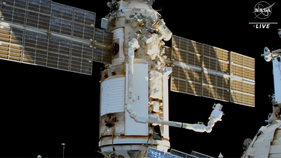 Flight Engineer Denis Matveev makes his way back inside the station after being instructed by Russian flight controllers to end the Aug. 17 spacewalk at the International Space Station due to a battery power issue on Artemyev’s Orlan spacesuit. 