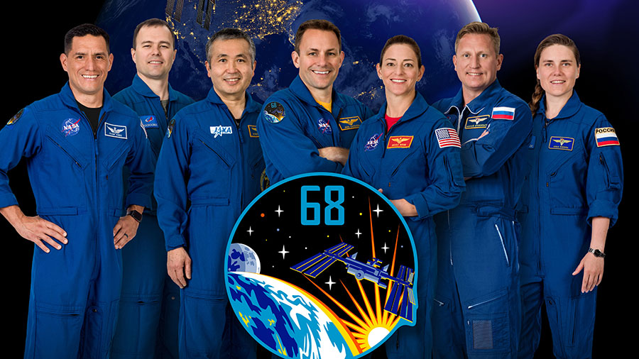 The official portrait of the Expedition 68 crew with (from left) Frank Rubio, Dmitri Petelin, Koichi Wakata, Josh Cassada, Nicole Mann, Sergey Prokopyev, and Anna Kikina.