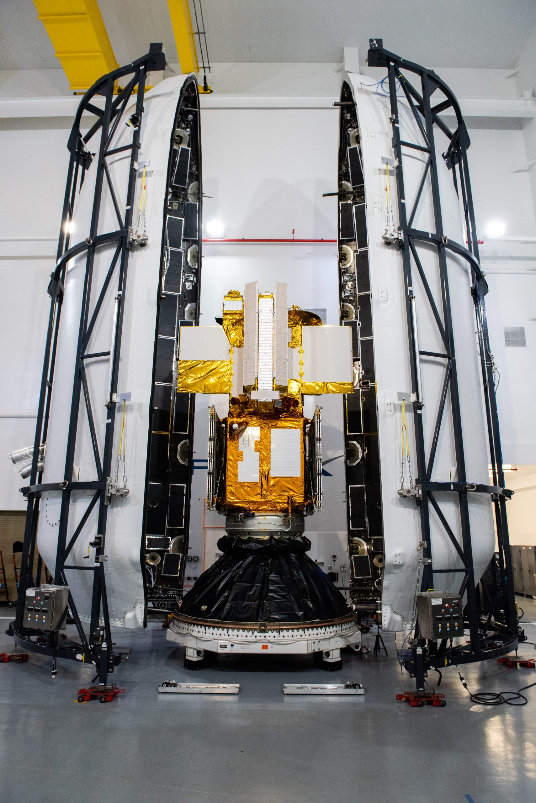 Inside the SpaceX facility at Vandenberg Space Force Base in California, both halves of the SpaceX Falcon 9 payload fairing are moved to enclose the Surface Water and Ocean Topography (SWOT) satellite on Dec. 8, 2022. A collaboration between NASA and the French space agency Centre National d’Études Spatiales (CNES), with contributions from the Canadian Space Agency and the UK Space Agency, SWOT will be the first satellite to survey nearly all water on Earth’s surface. SWOT is scheduled to lift off aboard the SpaceX Falcon 9 rocket from Vandenberg on Dec. 15, 2022, at 3:46 a.m. PST.