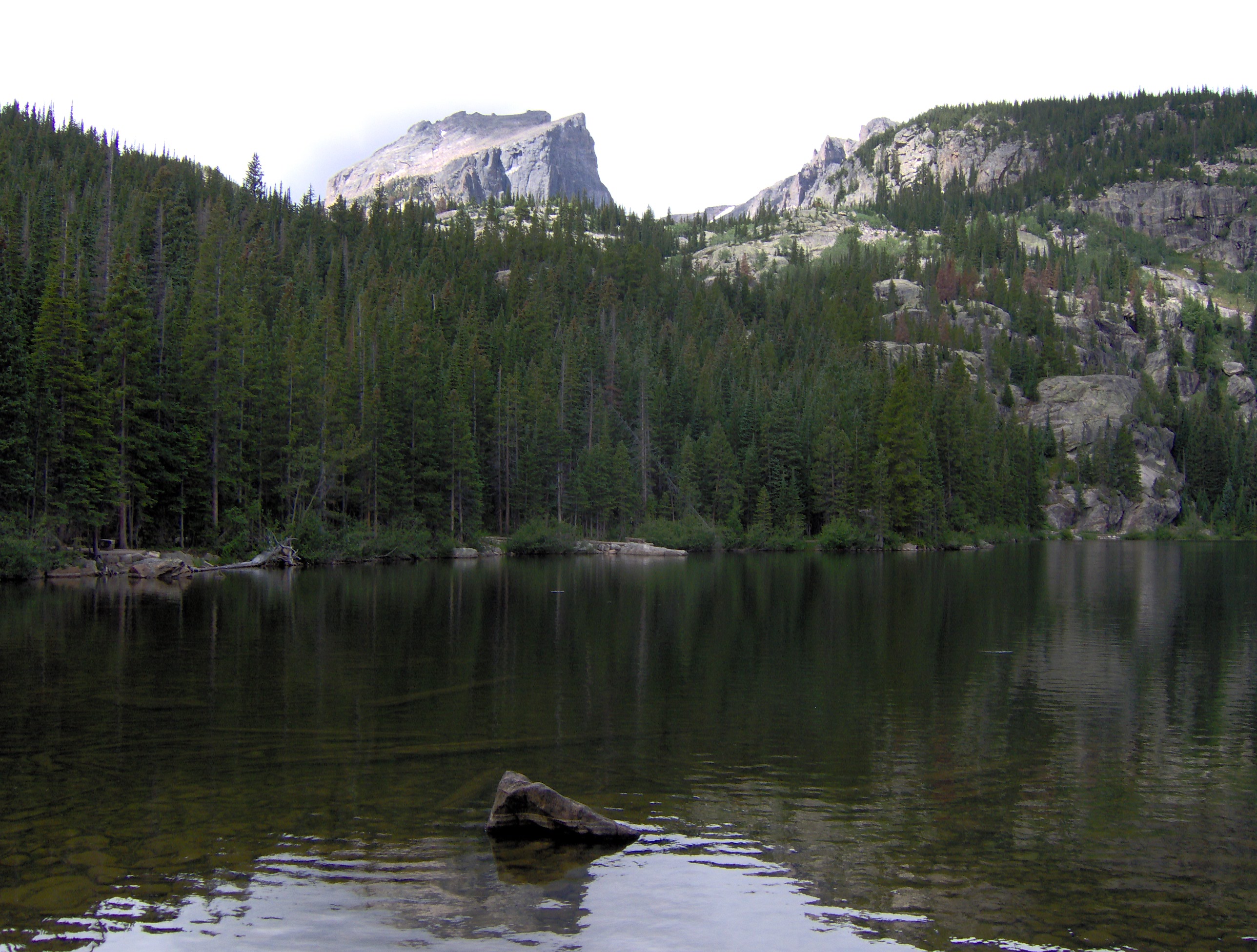 Emerald lake at Rocky Mountain National Park