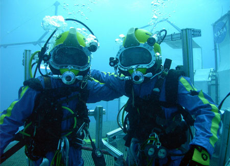 Aquanauts team on the lander